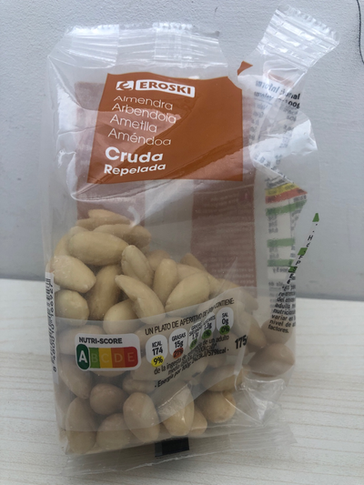 Almendra cruda Almendra cruda
