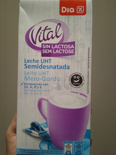 Leche UHT semidesnatada Leche UHT semidesnatada