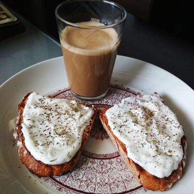 Tostadas🍞queso fresco batido