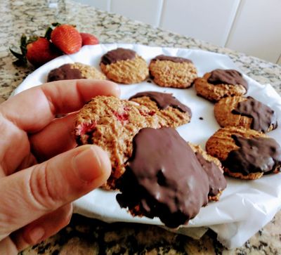 Galletas de tahini con fresas 🍓