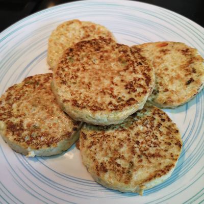 Hamburguesa de pollo, zanahoria y calabacín