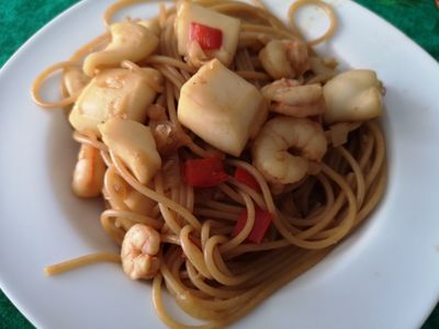 Pasta con sepia y gambas