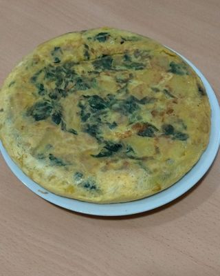 Tortilla de  patata con espinacas, pechuga de pavo y queso 