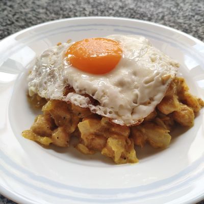 Garbanzos con huevo y salsa curry