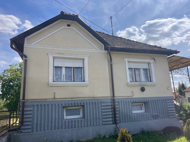 MAĎARSKO - SZUHOGY - 3 IZBOVÝ RODINNÝ DOM SO ZÁHRADOU