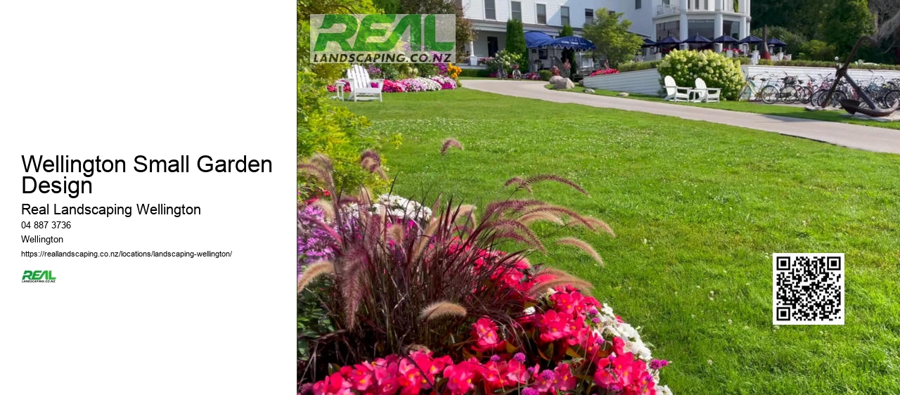 Wellington Poolside Landscaping