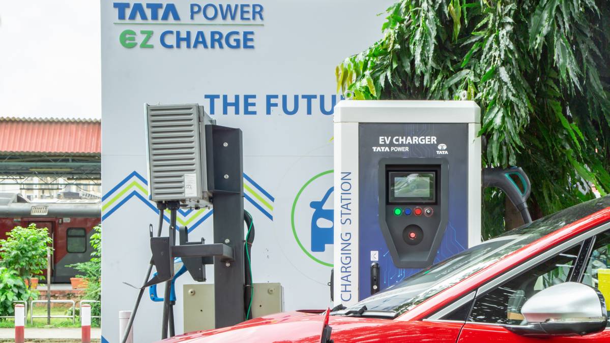 Tata Power and Rustomjee Group to Set Up EV Charging Infra Across MMR