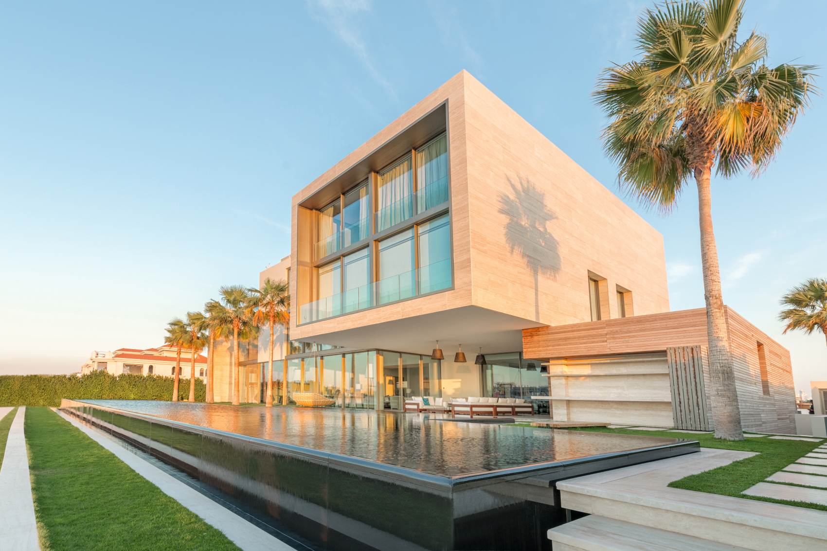 Dubai’s Villa Prices Surge 40% & Rents Rise 25%