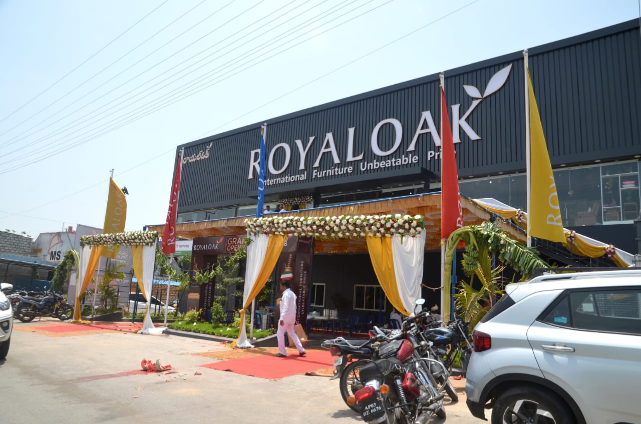 Royaloak Furniture Launches Its First store at Chitoor