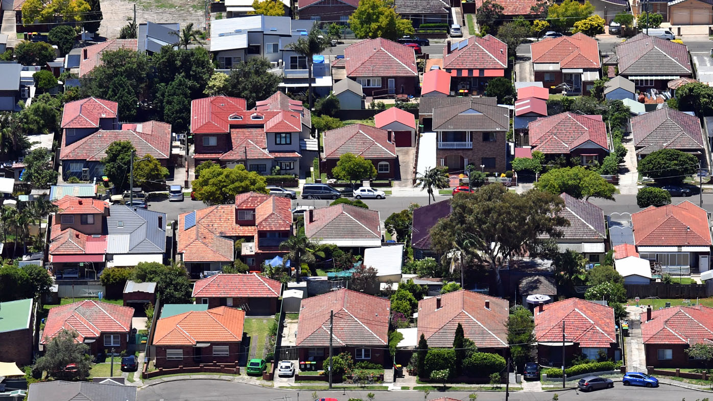 Australia’s House Prices Fall, Interest Rates Soar