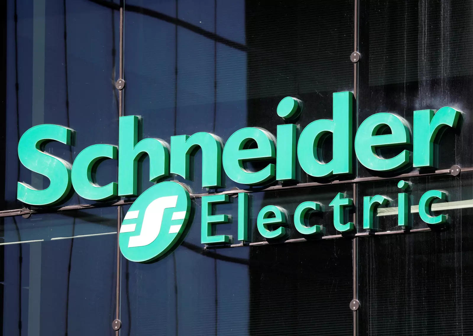 Schneider Electric Will Invest Rs 425 Cr in Bengaluru’s Smart Factory