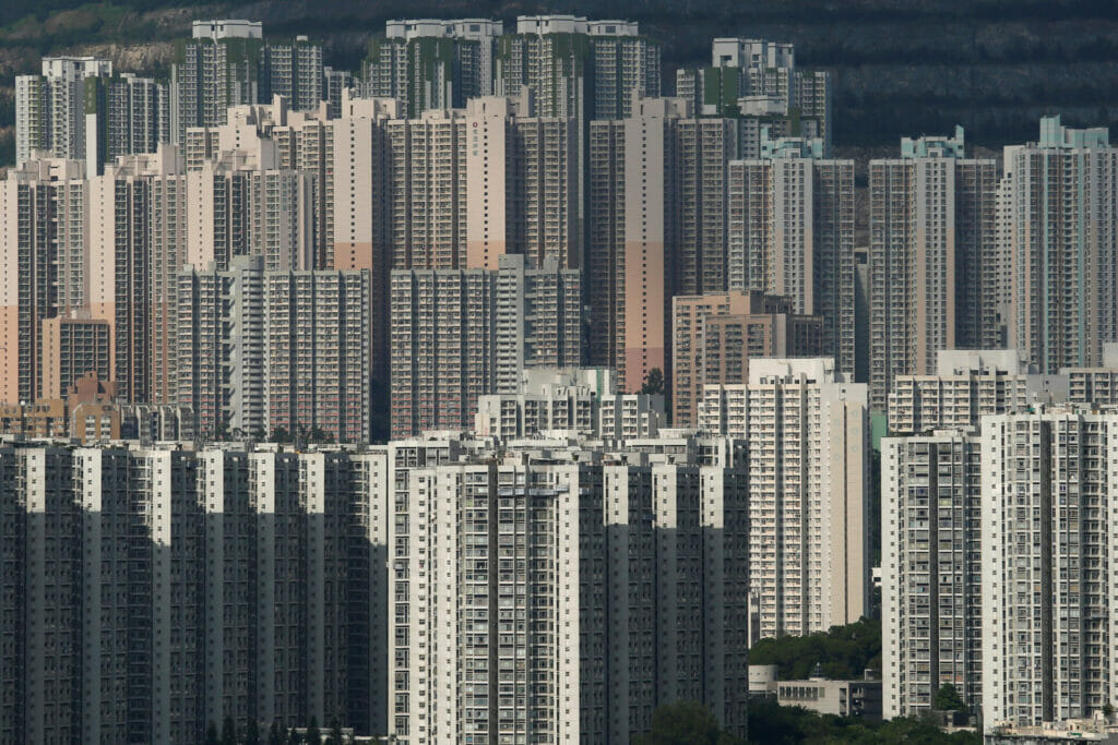 Hong Kong Developers Offer Incentives to Lure Buyers after Dismal Year