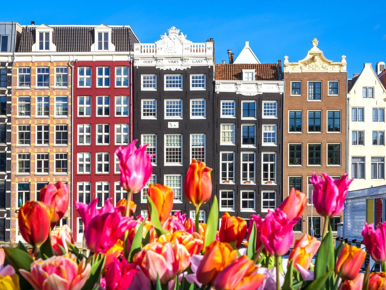 110010.Amsterdam High Home Prices Compelling Residents To Go Tiny 