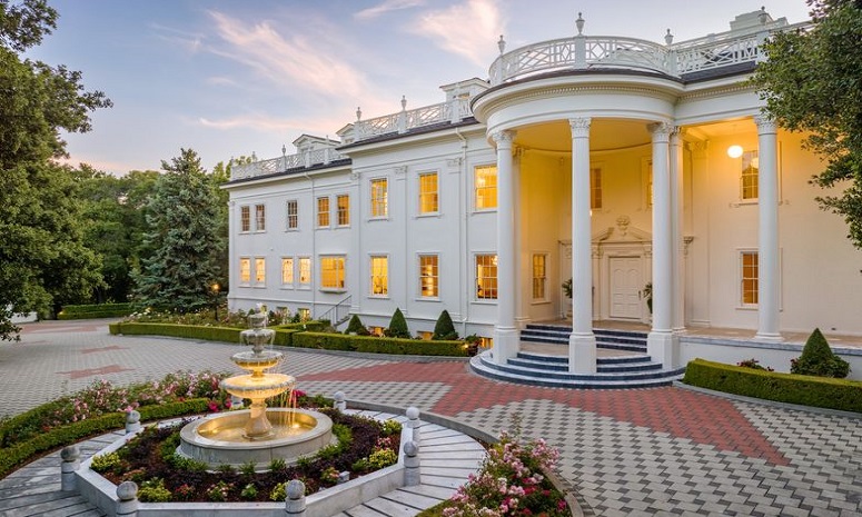 White House Replica Mansion on Sale in California