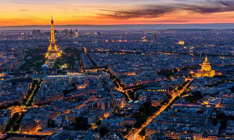 View of the Eiffel Tower: a stunning point of view