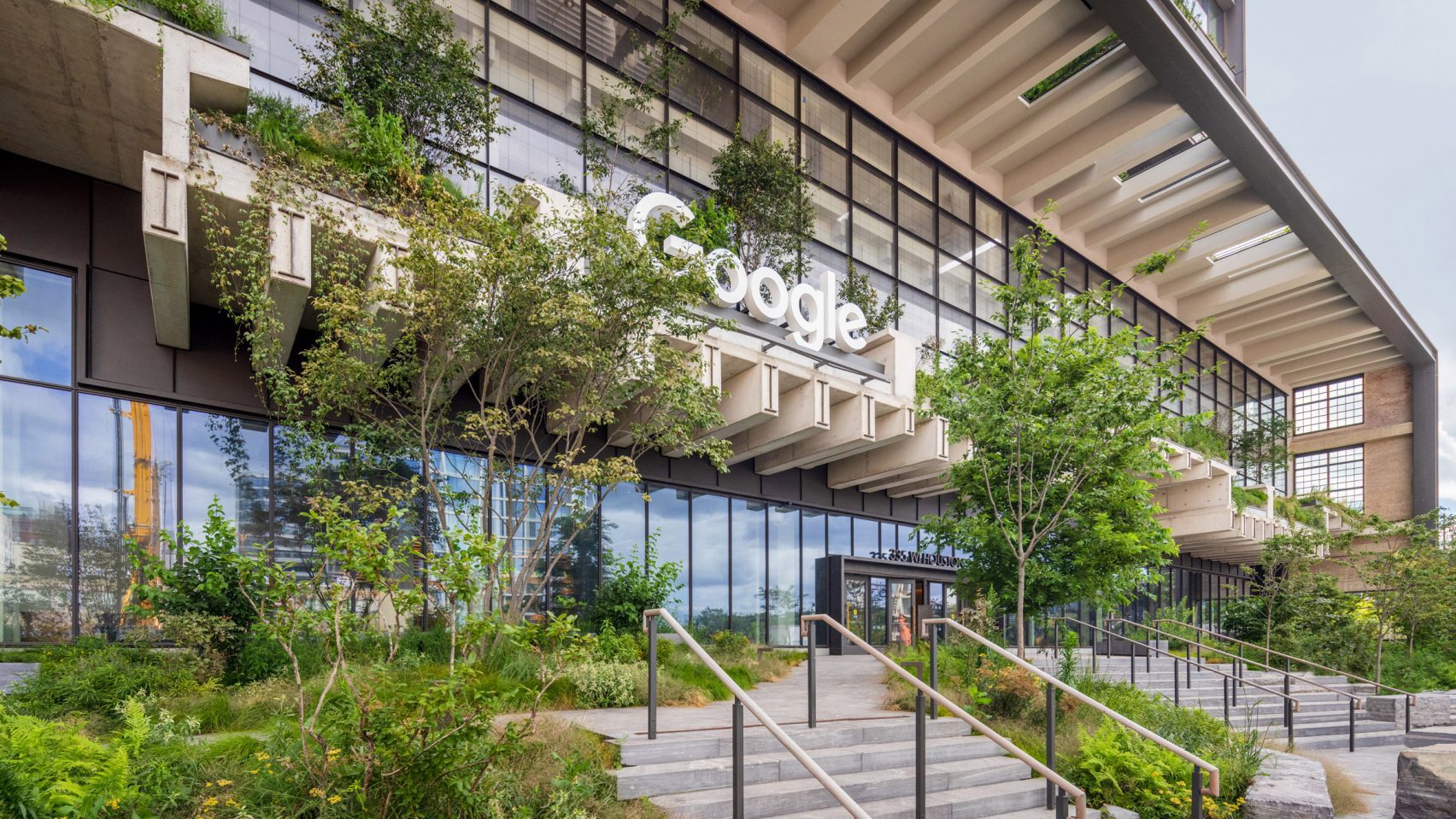 Google’s NY Headquarter Built On Renovated 1930s Train Terminal