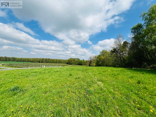 Prodej stavebního pozemku 1742 m²