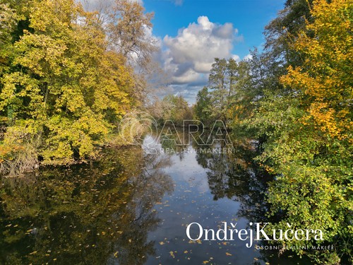 Prodej stavebního pozemku 984 m²