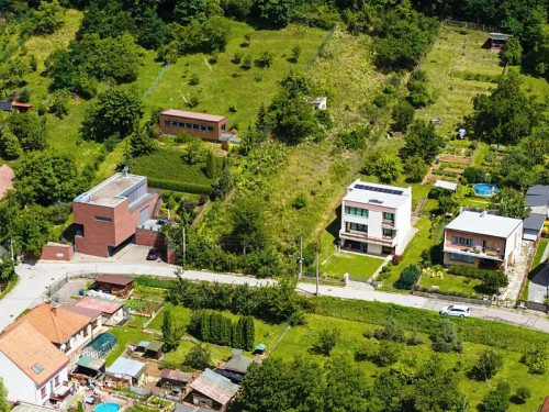 Prodej stavebního pozemku 1276 m²