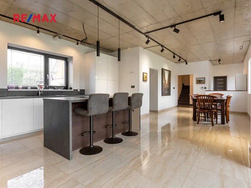 Prodej vily 330 m², pozemek 600 m²