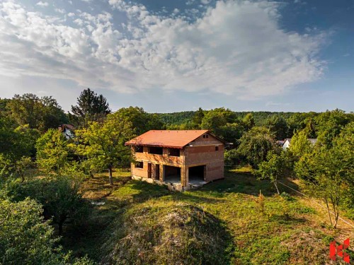 Prodej stavebního pozemku 1924 m²