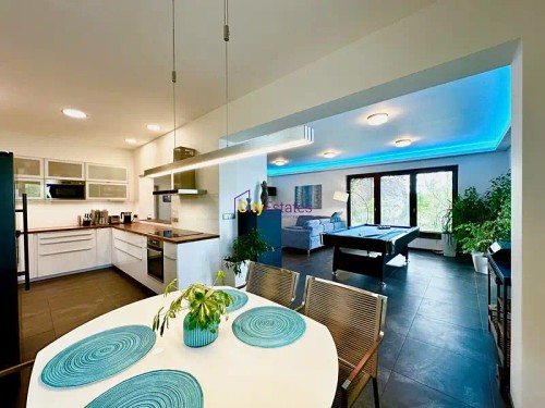 Prodej domu 300 m², pozemek 1122 m²