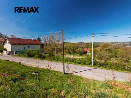 Prodej stavebního pozemku 1185 m²