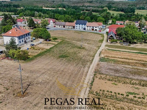 Prodej stavebního pozemku 3925 m²