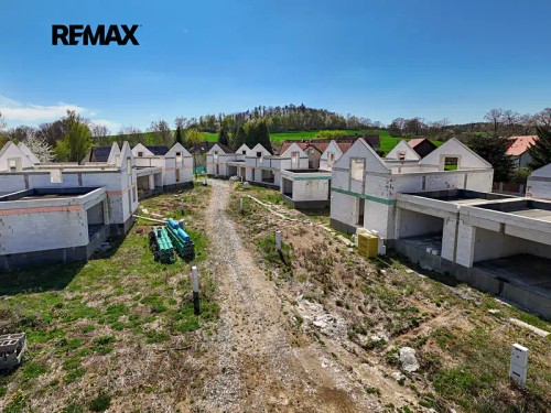 Prodej domu 1388 m², pozemek 7643 m²