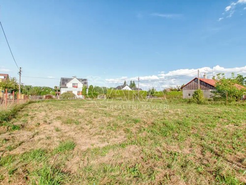 Prodej stavebního pozemku 2139 m²