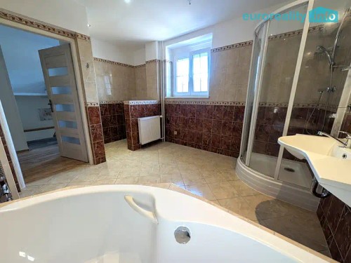 Prodej domu 240 m², pozemek 1087 m²