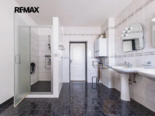Prodej domu 400 m², pozemek 821 m²