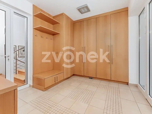 Prodej vily 479 m², pozemek 1503 m²