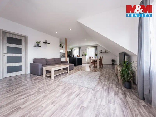 Prodej domu 325 m², pozemek 3155 m²