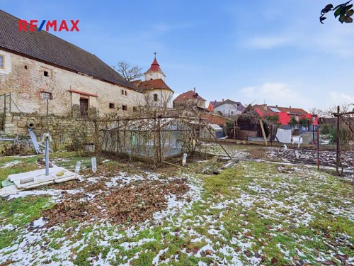 Prodej stavebního pozemku 666 m²