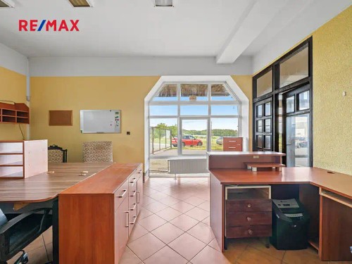 Prodej domu 1220 m², pozemek 2442 m²