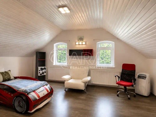 Prodej domu 200 m², pozemek 647 m²