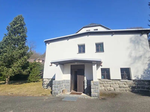 Prodej domu 1047 m², pozemek 12508 m²