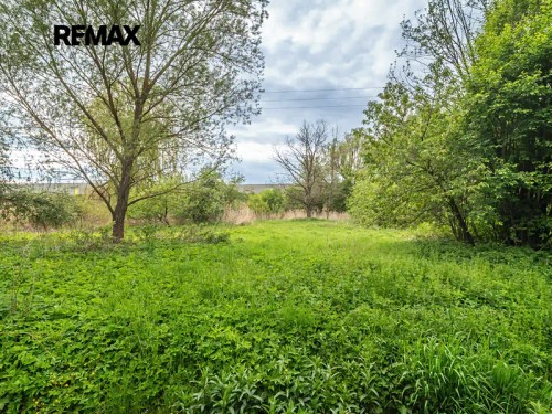 Prodej stavebního pozemku 2104 m²