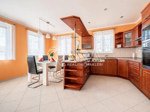 Prodej domu 220 m², pozemek 782 m²