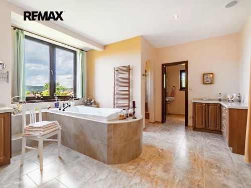 Prodej domu 652 m², pozemek 7174 m²