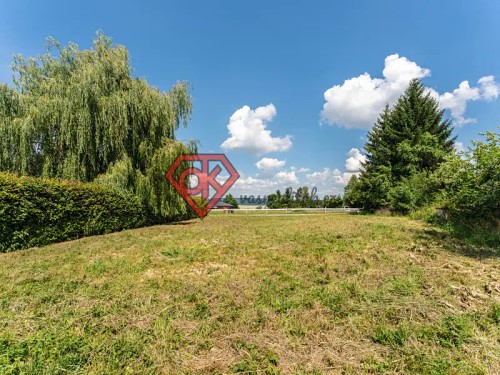 Prodej stavebního pozemku 906 m²