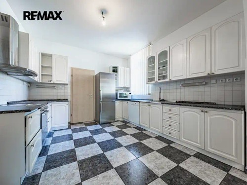 Prodej domu 400 m², pozemek 821 m²