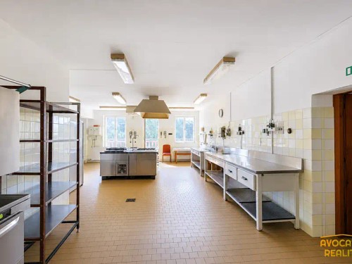 Prodej domu 1000 m², pozemek 22792 m²