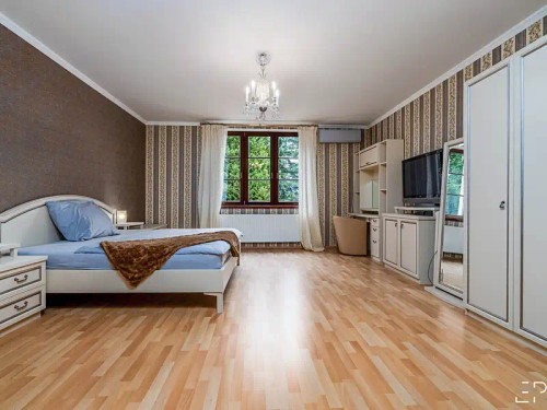 Prodej vily 470 m², pozemek 3496 m²
