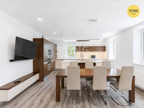 Prodej vily 407 m², pozemek 1880 m²