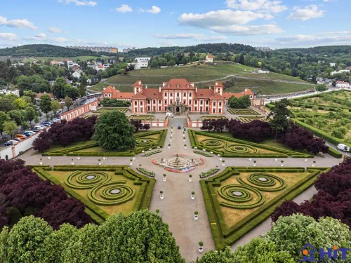 Prodej vily 450 m², pozemek 2270 m²