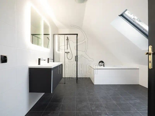 Prodej domu 298 m², pozemek 730 m²