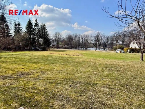 Prodej stavebního pozemku 1324 m²