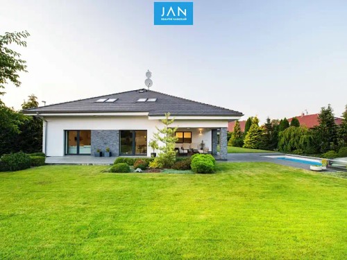 Prodej domu 385 m², pozemek 1560 m²